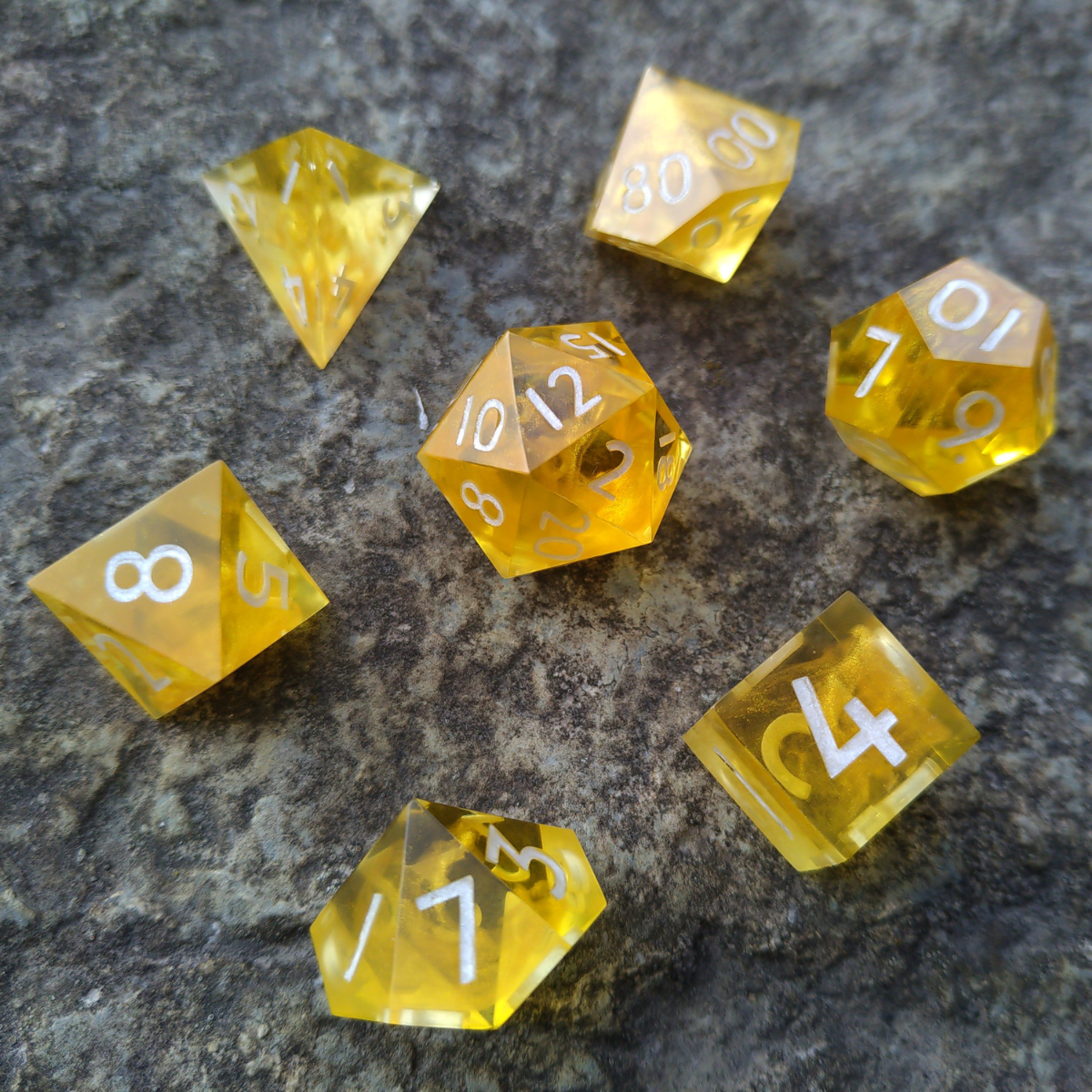 Honey Sharpedge Dice Set