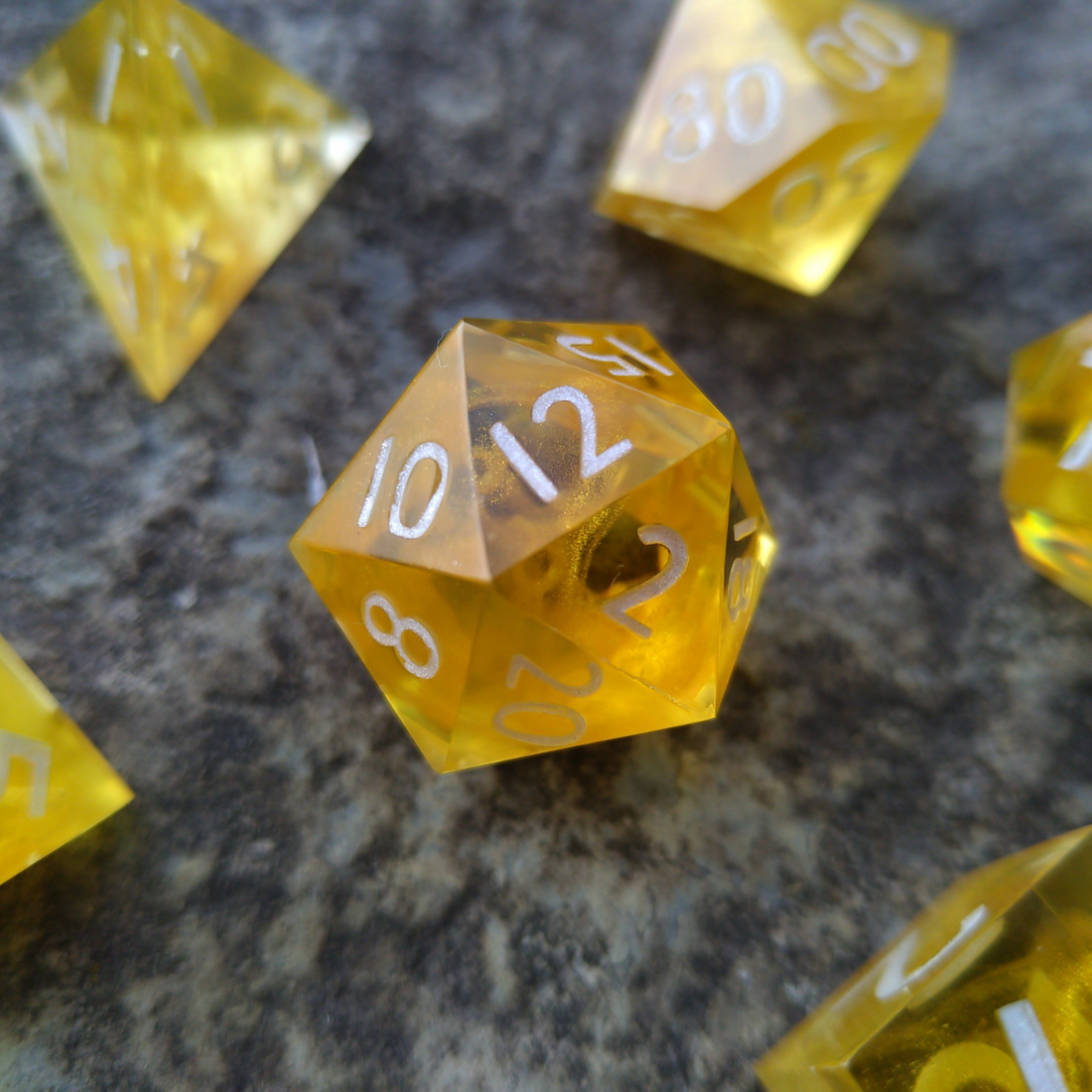 Honey Sharpedge Dice Set